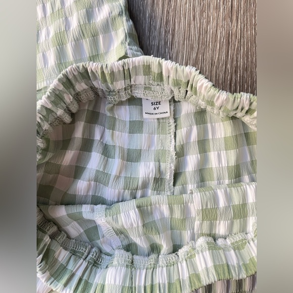 Kid’s SHEIN Green Ruffle/Button Top & Ruffle Bottom Set Size 6Y - Picture 2 of 3